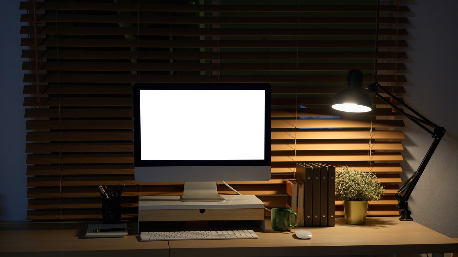 Monitor mit niedrig eingestellter Helligkeit